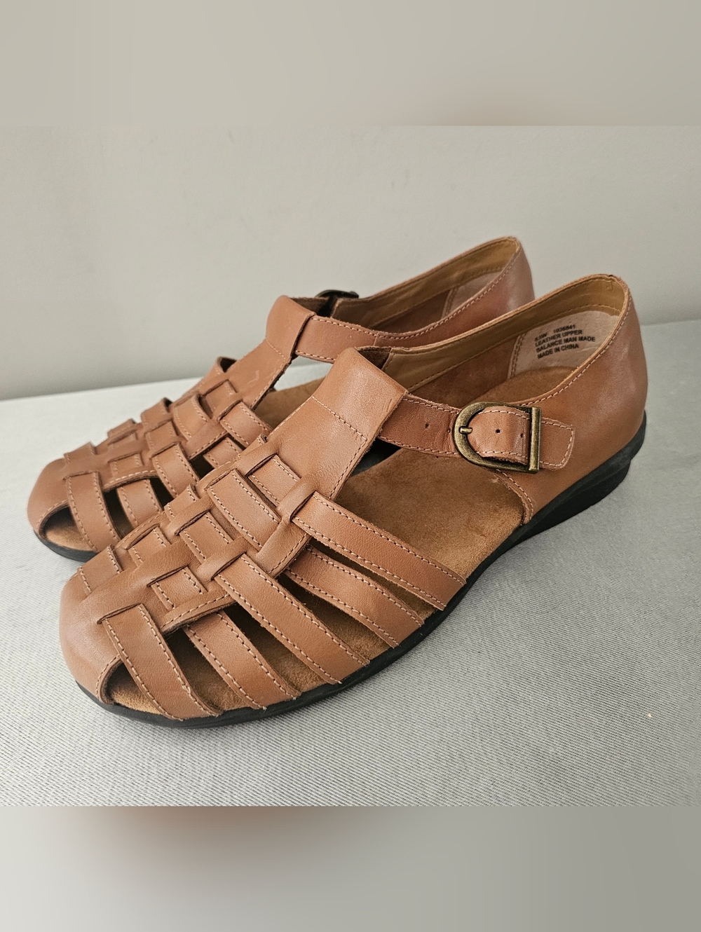 NWOB ARRAY Aruba Womens Brown Leather Fisherman Closed Toe Sandals
